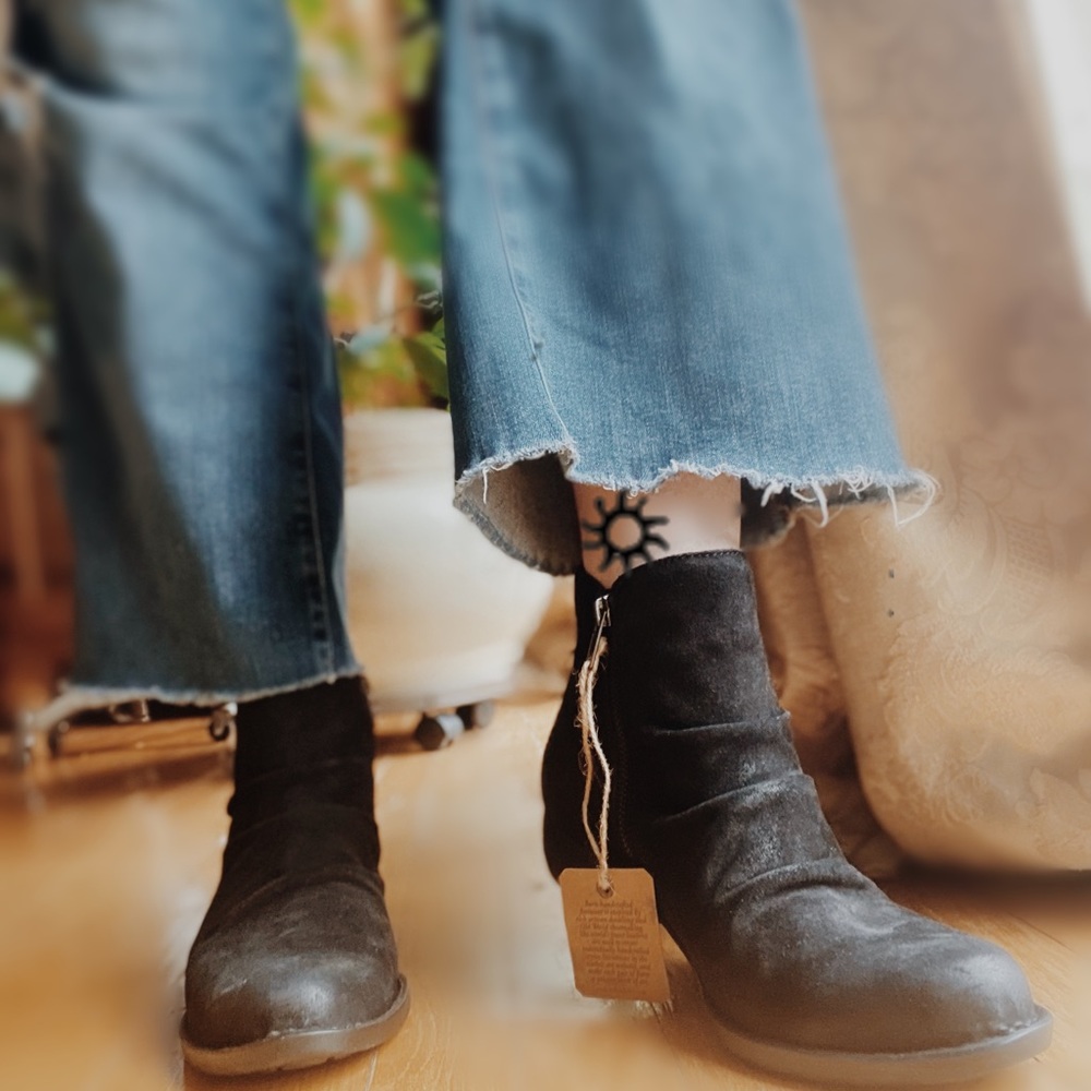 Born Black Distressed Suede Booties Slouchy Ankle Boots NWT 9